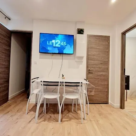 Moderne Neuf F2 Centre