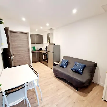 Moderne Neuf F2 Centre