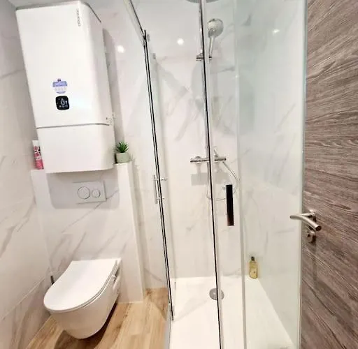 Moderne Neuf F2 Centre