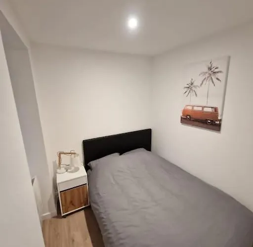 Moderne Neuf F2 Centre * Valence (Drome)