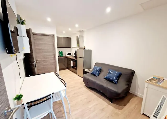 Moderne Neuf F2 Centre