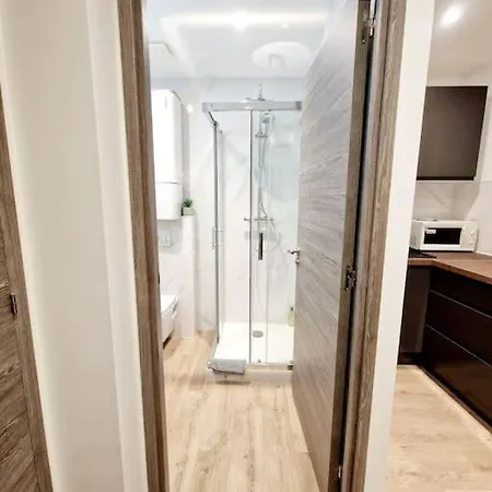 Moderne Neuf F2 Centre *